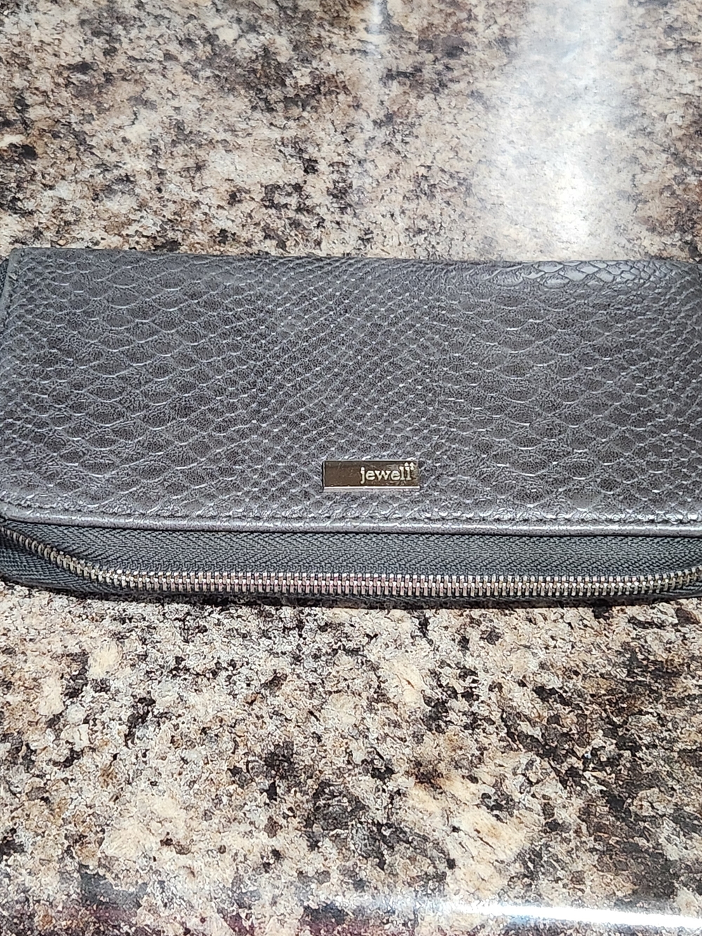 Jewell Thirty One Wallet